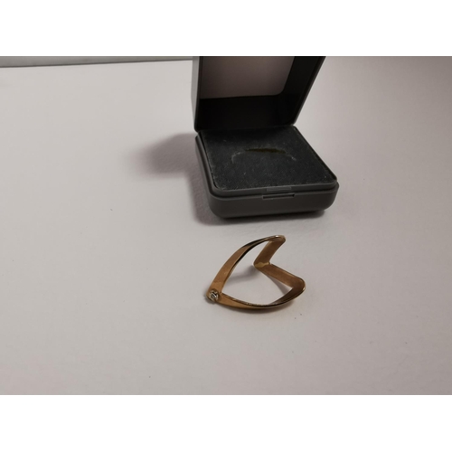 265 - 9ct Gold Ring Inset With Small Diamond 2.4g Size J