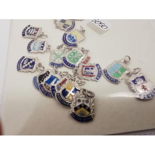 305 - Quantity Of 22 925 Silver Crested Pendants