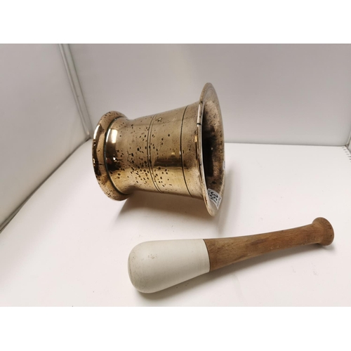 354 - Good Heavy Solid Brass Mortar & Pastle 17.5 cm Diameter By 15cm High Weighs 4.1Kg