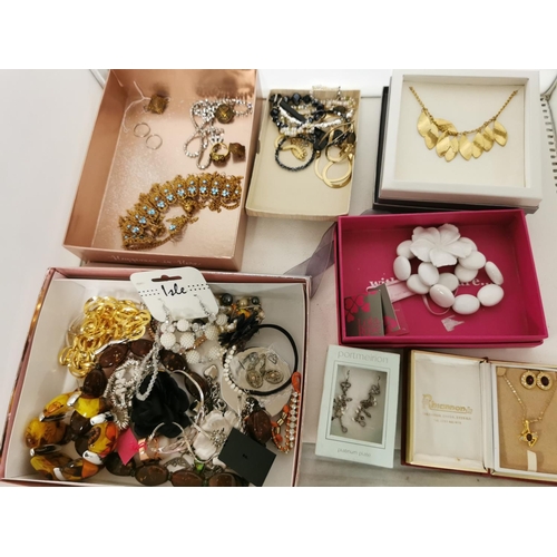 382 - Good Quantity Of Costume Jewellery