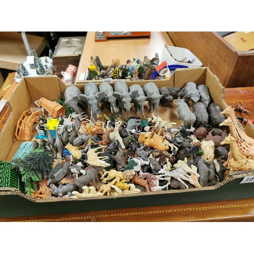 393 - Box Containing Very Large Quantity Of Zoo Animals Inc Elephants, Rhinos, Giraffes Etc