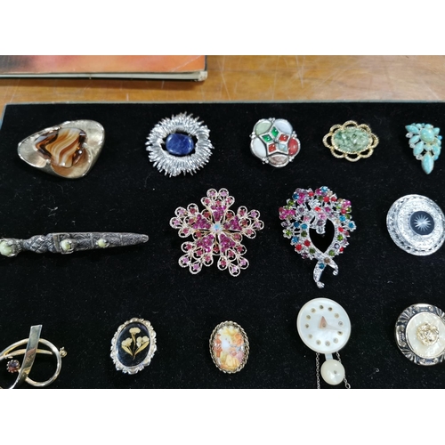 138 - Quantity Of 37 Ornate Costume Brooches Some With Gem Stones Stand Not Included