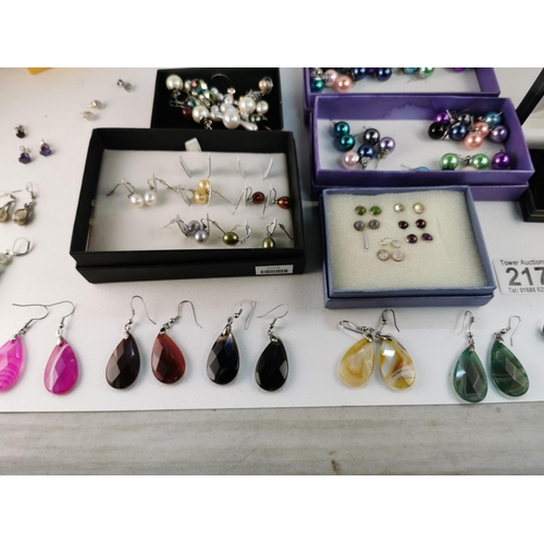 217 - Large Quantity Of Various Earrings Inc A Good Quantity Of Gemstone Earrings