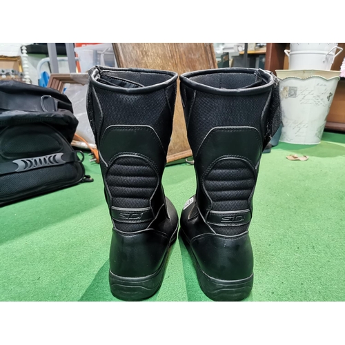 172 - Pair of Sidl motorcycle boots size 7