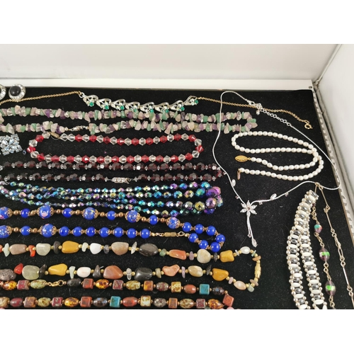 216 - Suit of good costume jewellery inc gemstone beaded necklaces, glass beaded necklaces, earrings, pend... 