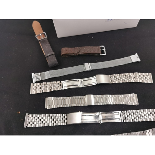 299 - Quantity of 10 spare watch straps inc a Seiko one