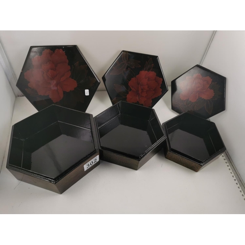 302 - Black lacquered graduated box set