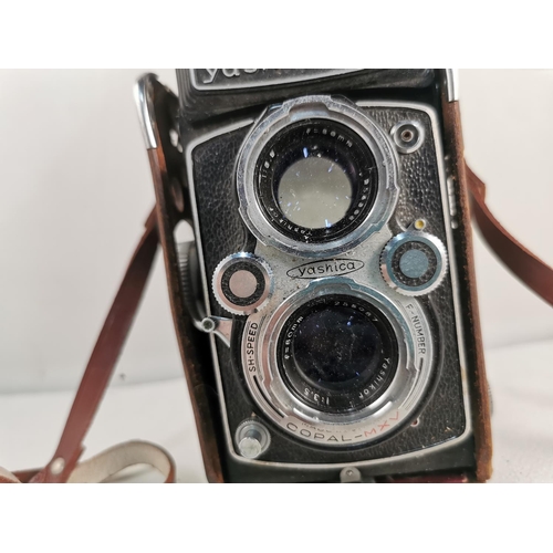 321 - Yashica 635 twin lens reflex camera in original case with lens cover