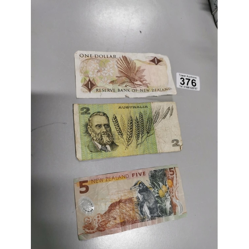 376 - 3 Australian bank notes 1,2 & 5 dollar