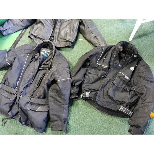 413 - 3 motor cycle jackets inc leather size 14 Frank Thomas
gents XL Frank Thomas and one other size smal... 