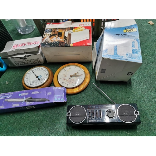 465 - Box of odds inc  Benkson mini boom box, boxed toaster, water cleaner, fan heater etc