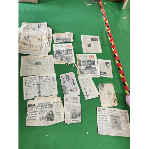 140 - Quantity of 6 newspapers from 30's and 40's and a quantity of other newspapers from 70's 80's