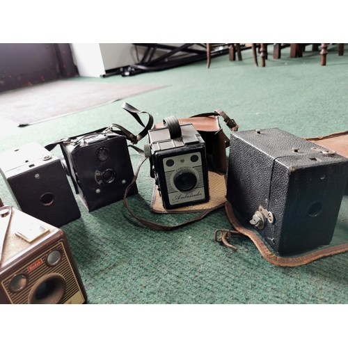 104 - Job lot of eight vintage box camera