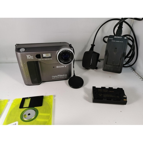 118 - Sony Mavica digital still camera with a spare camera battery comes with a good quality trekking over... 