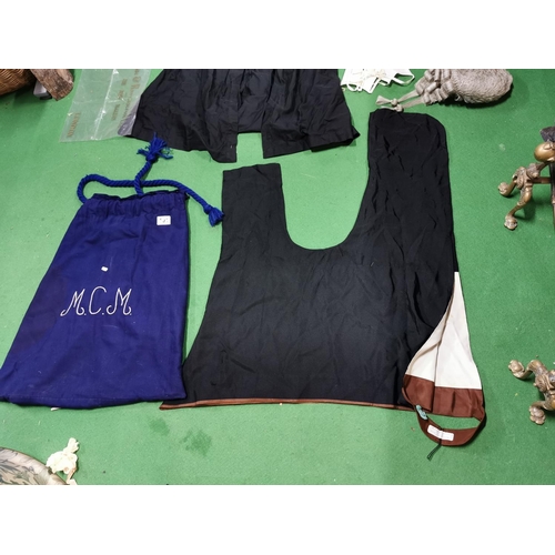 191 - Good vintage set of Barristers robes and wig in its original tin by Ravencroft all complete