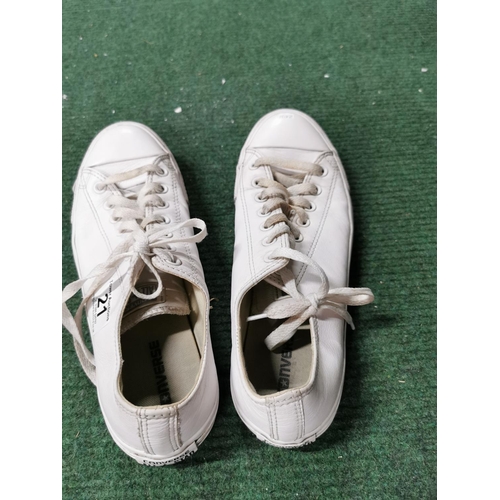 21 - Pair of gents converse trainers size 10