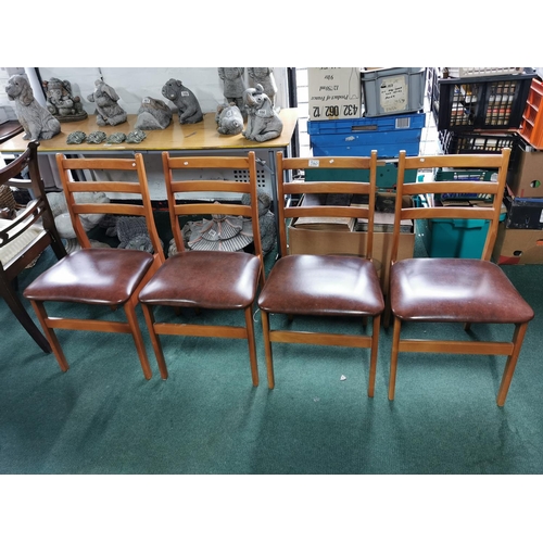 540 - 4 vintage dining chairs with clean vinyl seats