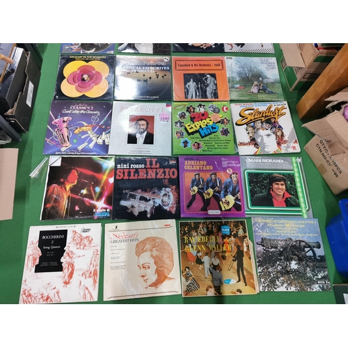 79 - Very large quantity of vinyl records of various genres