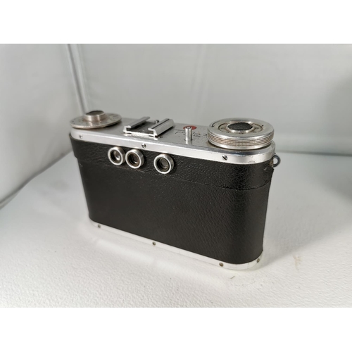 114 - Rare Corfield Periflex 3 camera with a Lumax 2.8 45mm lens with its original leather case in good co... 