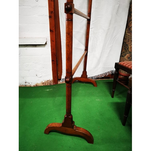 380 - Fine quality solid mahogany George III period 4 bar towel rail standing 158cm high, 90cm wide, 36.5c... 