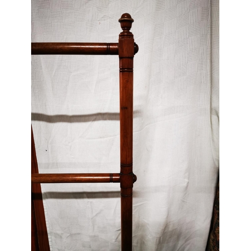 380 - Fine quality solid mahogany George III period 4 bar towel rail standing 158cm high, 90cm wide, 36.5c... 