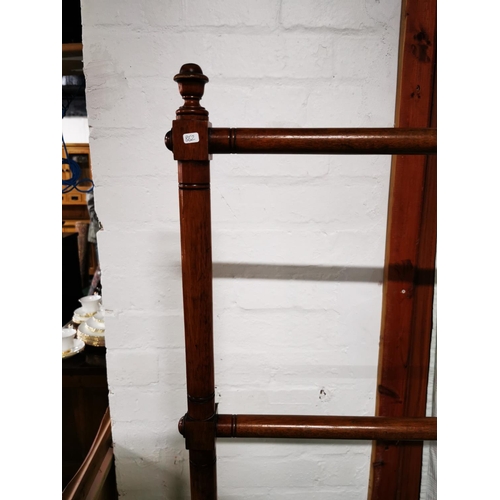 380 - Fine quality solid mahogany George III period 4 bar towel rail standing 158cm high, 90cm wide, 36.5c... 