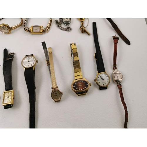 210a - Quantity of 18 various mechanical watches