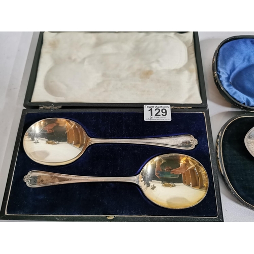 129 - Two cased large serving spoons and a fish serving set