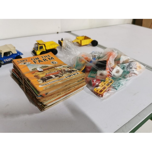 131 - Two Tonka trucks a quantity of eye spy books classic toy construction set etc