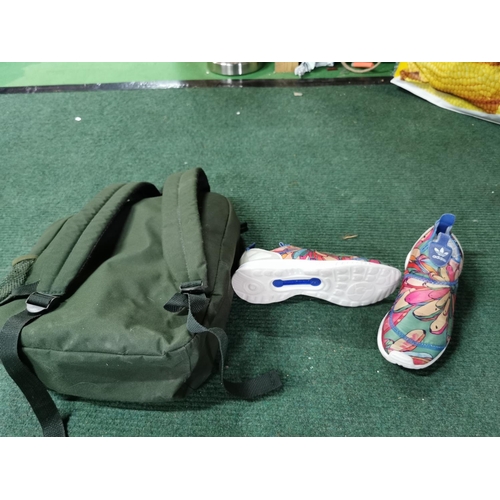 17 - Ellesse rucksack along with a pair of genuine Adidas  Torsion ladies trainers size 5.5