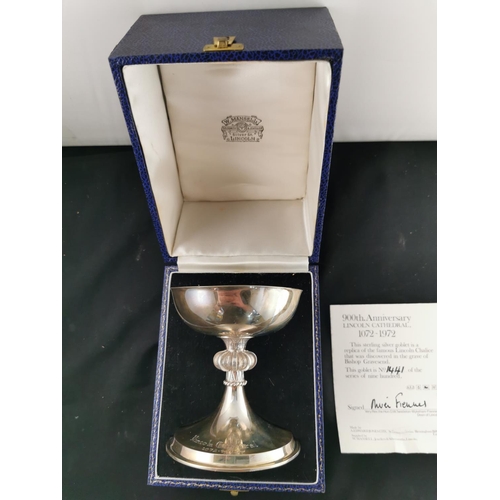 170 - Boxed 900th anniversary Lincoln Cathedral sterling silver chalice, limited edition, total weight of ... 