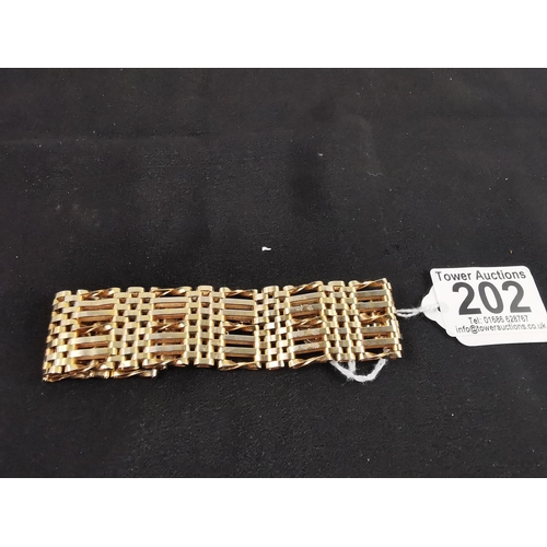 202 - Gold plated gate bracelet and padlock