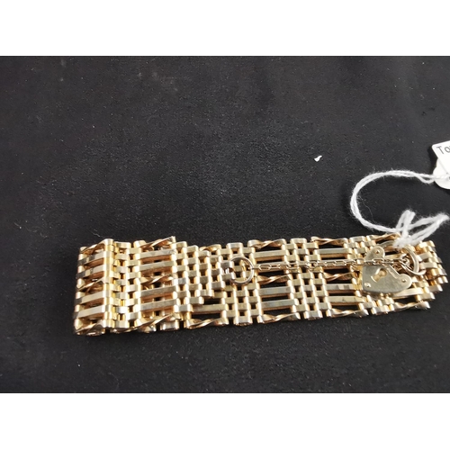 202 - Gold plated gate bracelet and padlock