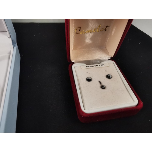 208 - Quantity of new ex display 925 silver jewellery cleared from a jewellery shop clearance inc an eleme... 