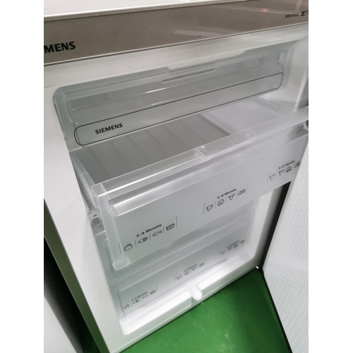 323 - Siemens silver undercounter freezer A plus efficiency rating in very clean condition