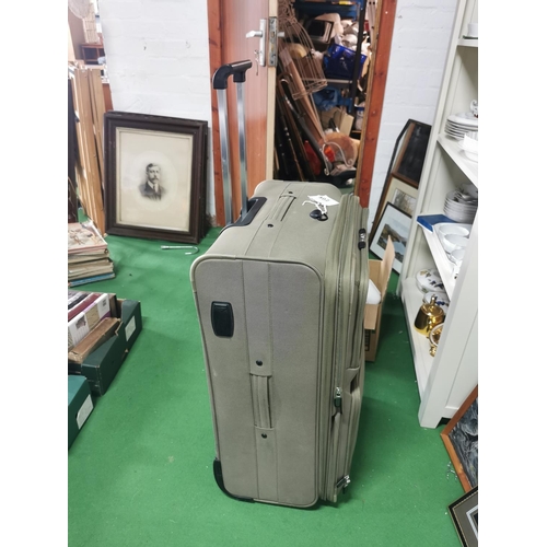 402 - Rossi suitcase in good condition