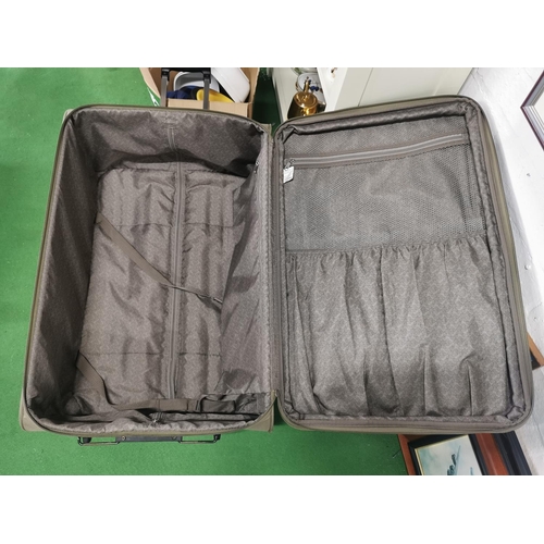 402 - Rossi suitcase in good condition