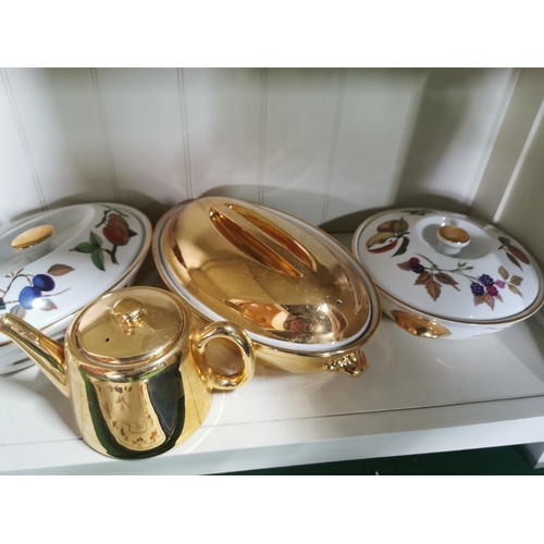 404 - A comprehensive Royal Worcester Evesham pattern dinner 76 pieces inc, tureens, placemat and coaster ... 