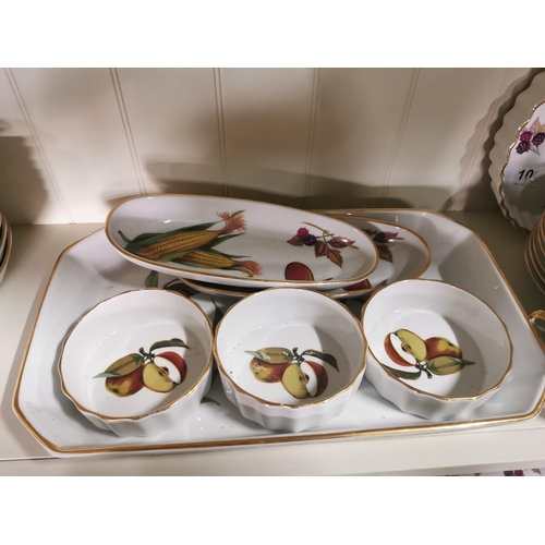 404 - A comprehensive Royal Worcester Evesham pattern dinner 76 pieces inc, tureens, placemat and coaster ... 