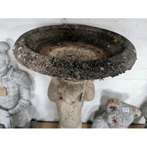 440 - Vintage stoneware cherub birdbath height 78 cm diameter of 40cm