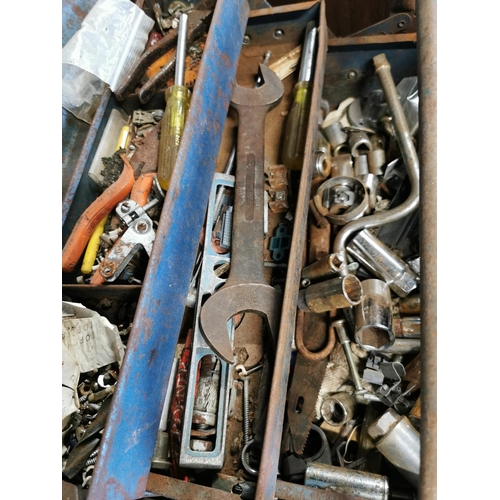 541 - Cantilever tool box full of various tools inc a socket set