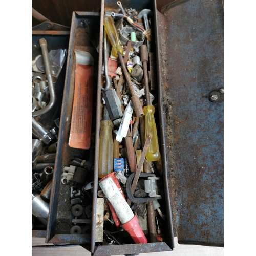 541 - Cantilever tool box full of various tools inc a socket set