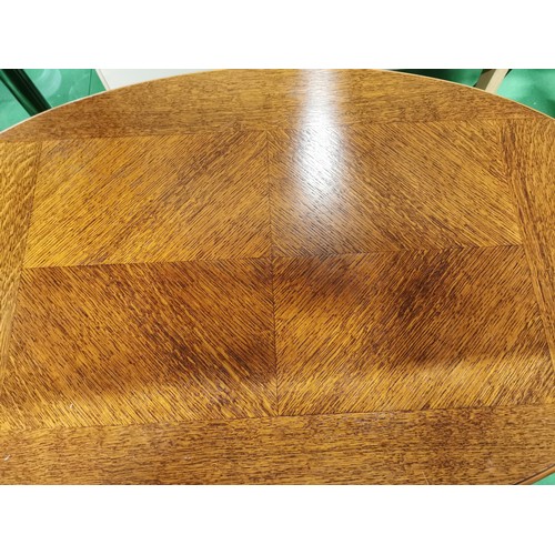 375 - Oak oval coffee table with Queen Ann legs clean top presenting a good grain 44cm high, 66cm wide, 11... 