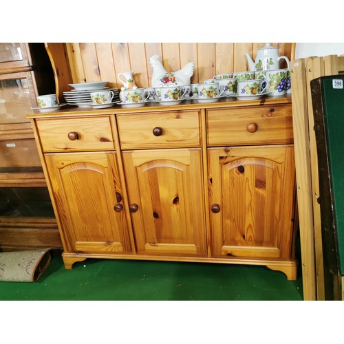 393 - Very clean solid pine welsh dresser in good all round condition