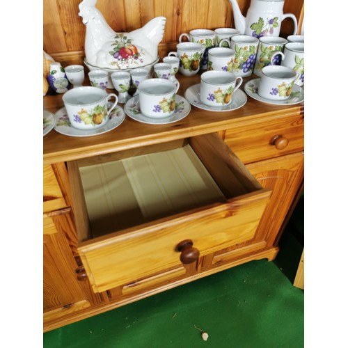 393 - Very clean solid pine welsh dresser in good all round condition