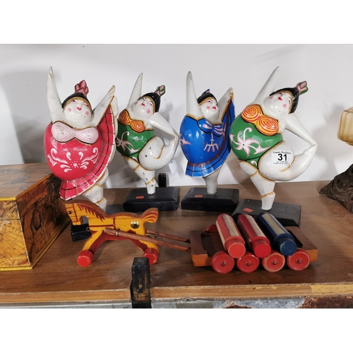 31 - Quantity of 4 unusual japanese dancer figures