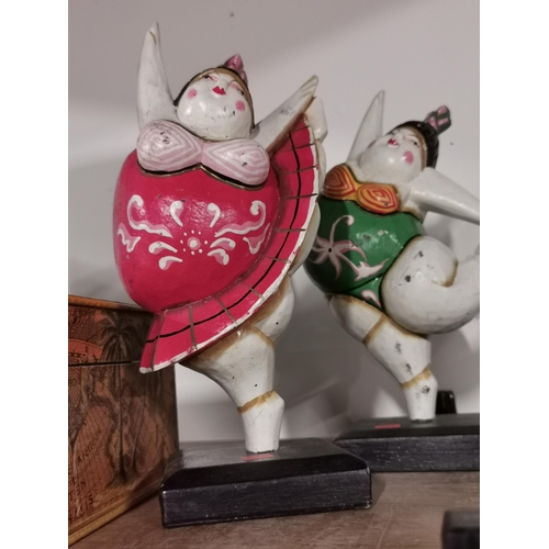 31 - Quantity of 4 unusual japanese dancer figures