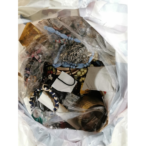 102 - bag containing a very large quantity of costume jewellery