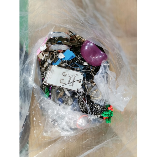 103 - bag containing a very large quantity of costume jewellery