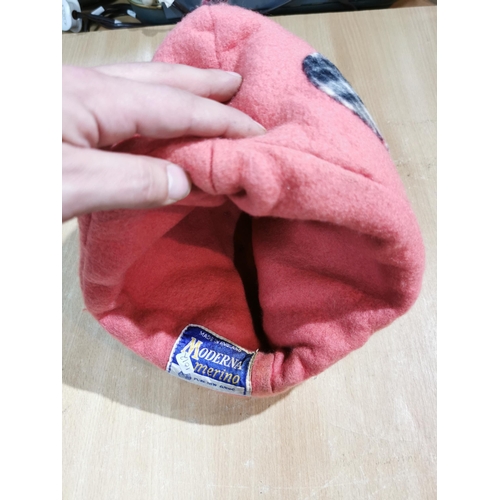 112 - Genuine moderna merino wool, pig formed tea cosy